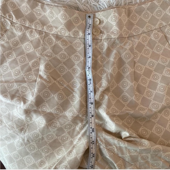 Ann Taylor Factory Beige Diamond Print Tailored Shorts Size Small Classic Prepp - Picture 7 of 8